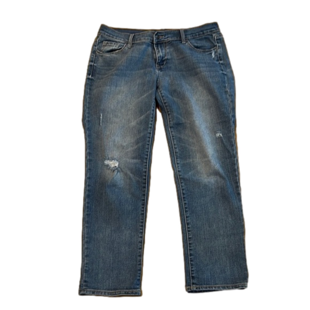 Old navy women’s capris distressed jeans size 6.